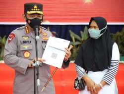 Kapolri Minta Semua Lokasi Pusat Aktivitas Warga Dipasangi Aplikasi PeduliLindung