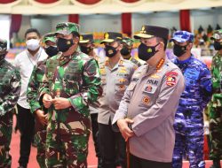 Tinjau Vaksinasi di Kaltim, Kapolri Minta Warga Mau Dirawat di Tempat Isolasi Terpusat