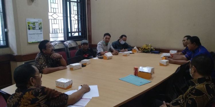 LSM Lentera ASK dan ORASKI melakukan pertemuan dengan Pemprov Sulsel dengan membahas tentang penyusuaian Tarif Angkutan Sewa Khusus