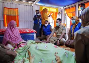 Pastikan Program “Sijagai” Berjalan Maksimal, Bupati Pangkep Besuk Langsung Warganya