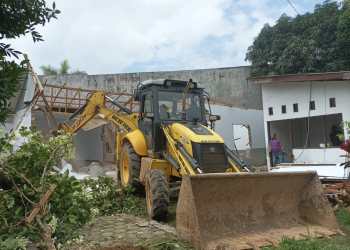 Bangunan Pemkab Torut Dibongkar Demi Bangun Alun-alun Kota
