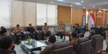 Ketua Pengadilan Tinggi (KPT) Dr Suharjono didampingi Wakil Ketua, Hakim Tinggi, Panitera dan Sekretaris melakukan kunjungan ke Kapolda Aceh