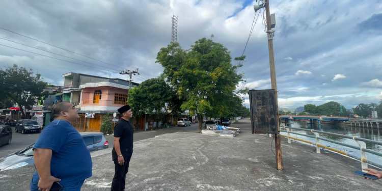 Kejaksaan Negeri Pangkep melalui Kasi Intel, Andi Trismanto menyambangi dua tempat yang diadukan masyarakat terkait pekerjaan di lingkup Pemda