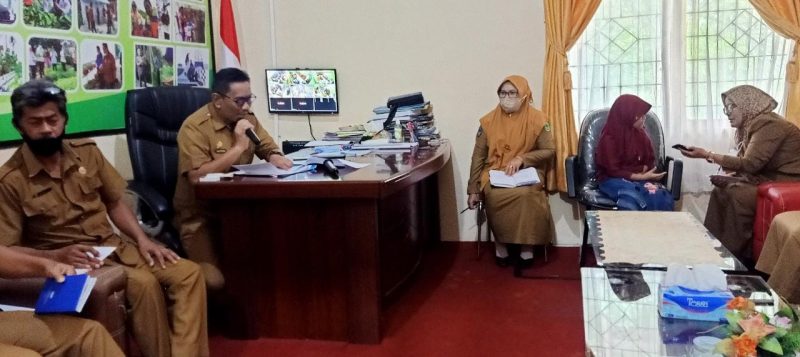 Kepala Dinas Perikanan Ketahanan Pangan (DPKP) Kabupaten Luwu Utara  Sulawesi Selatan, Muharwan, dalam rapat pembentukan Forum Ikan