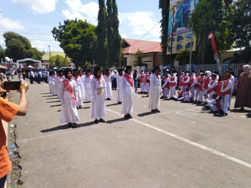 Dalam rangkah memeriahkan HUT Republik Indonesia Ke-77 ratusan pelajar Kabupaten Bulujunba ikut lomba gerak jalan indah