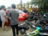 Mini Bus Seruduk Puluhan Sepeda Motor di Depan SMKN 1 Pemalang