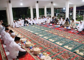 Menjelang pelaksanaan Pekan Olahraga Provinsi (Porprov) Sulsel 2022, ratusan warga Bulukumba mengikuti zikir dan doa bersama di Pendopo Rujab Bupati,