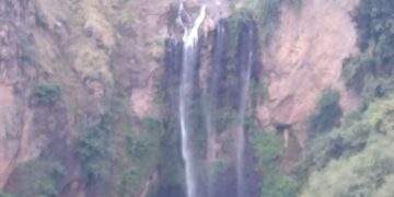 Provinsi Sulawesi Selatan merupakan provinsi yang kaya dengan wisatanya, baik wisata alam, air terjun, maupun wisata pantai.