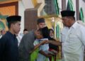 Bupati Andi Muchtar Ali Yusuf bergeser ke Masjid Islamic Center Dato Tiro (ICDT) Bulukumba untuk menyerahkan santunan kepada 377 anak yatim