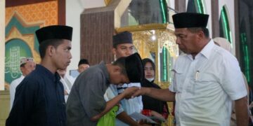 Bupati Andi Muchtar Ali Yusuf bergeser ke Masjid Islamic Center Dato Tiro (ICDT) Bulukumba untuk menyerahkan santunan kepada 377 anak yatim