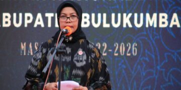 Ketua Dekranasda Bulukumba Andi Herfida Attas mengikuti Rakernas secara Zoom Meeting didampingi Sekretaris Hj Hamrina A. Muri,