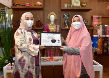 Ketua Dekranasda Sulsel Bangga, Songkok Bone Jadi Kerajinan Tangan Terbaik di Asia Pasifik