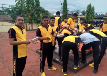 Jumat Berkah, Personel Polres Sinjai Sarapan Bersama Usai Apel Pagi